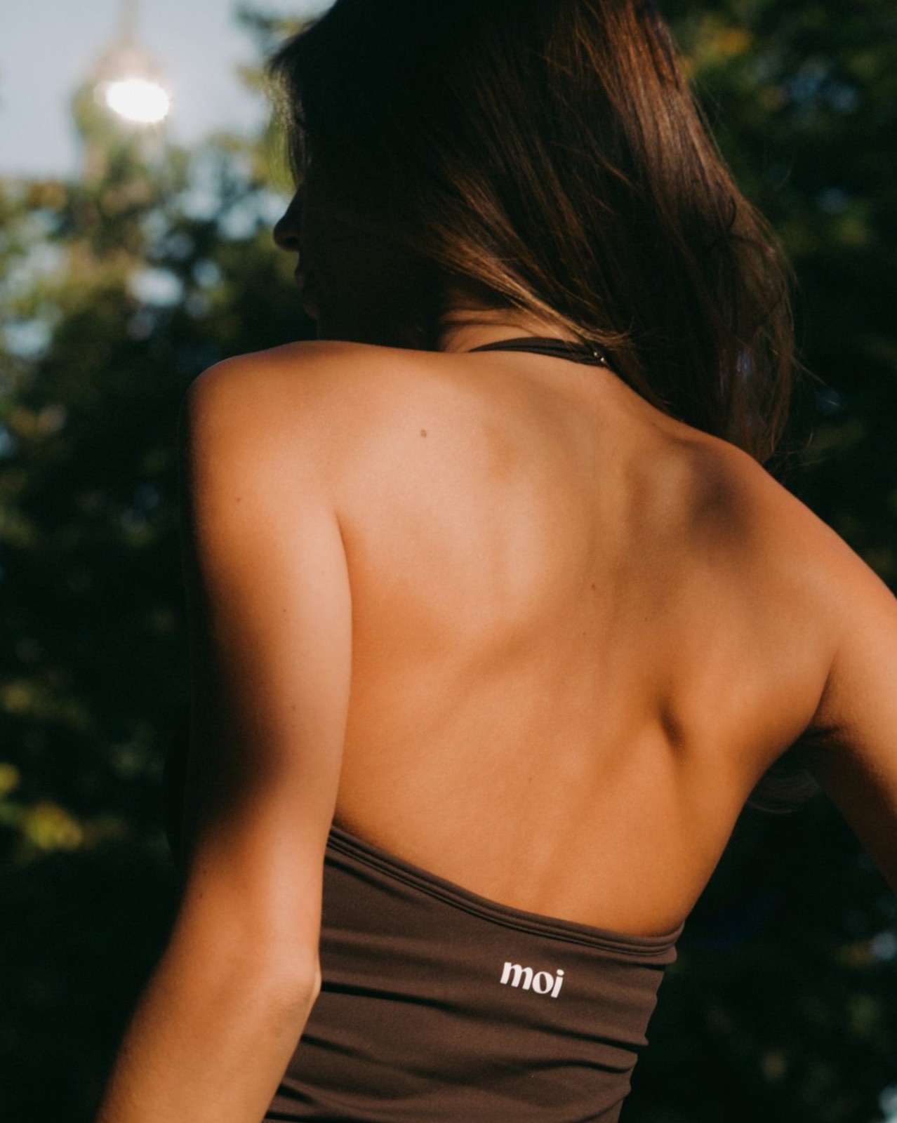 Close-up of the moi logo on the back of the Espresso halter